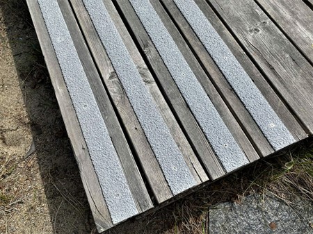 Halkskyddslist Antislip GRÅ 50x1000mm Förborrad Idun SafeStep