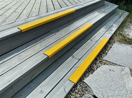 Trappnoslist Antislip GUL 30x70x1000mm Förborrad Mimer SafeStep